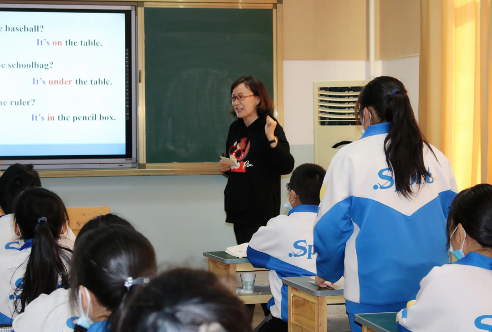 学校放暑假学校门前学生上放学时间禁止通行标志怎么办_我和魔物娘的日常h本_三本学校学生的日常